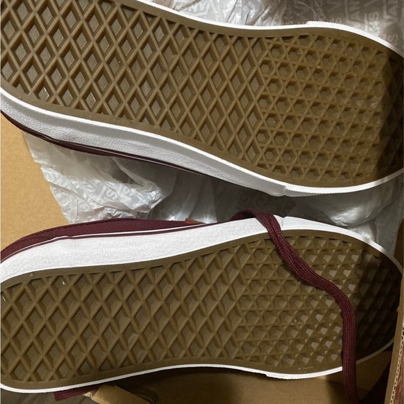 Vans - Picture 3 of 6